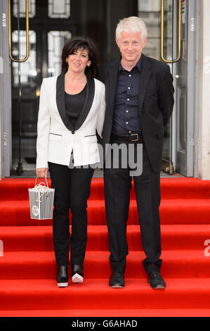 Regisseur Richard Curtis und seine Frau Emma Freud bei der Premiere von 'About Time' im Somerset House im Zentrum von London. Stockfoto