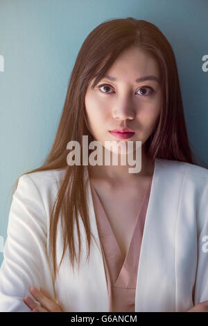 Frau mit ernsten Ausdruck, Porträt Stockfoto