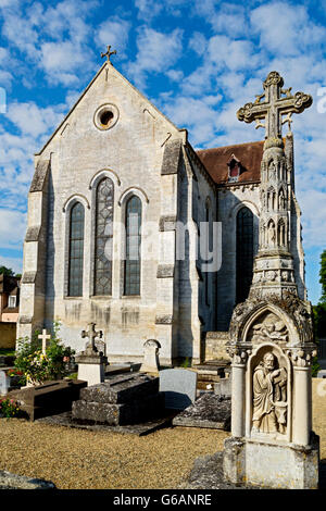 Saint Jean au Bois, Wald von Compiegne, dem Friedhof der Kirche, Picardie, Oise, Frankreich Stockfoto