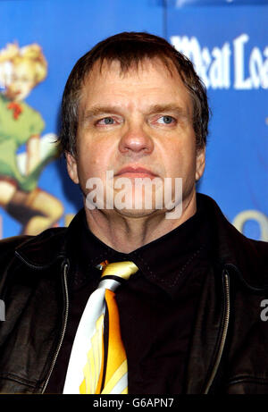 Rocksänger Meat Loaf während einer Fotowand im Virgin Megastore in der Londoner Oxford Street, wo er Kopien seines neuesten Albums "Couldn't have Said IT Better" signierte. *25/11/03: Schwergewicht-Chart-Star Meat Loaf ruht nach einer Herzoperation, nachdem ein Zustand diagnostiziert wurde, der einen unregelmäßigen Herzschlag verursacht, wurde angekündigt. Die Sängerin brach letzte Woche auf der Bühne zusammen, als sie in der Wembley Arena auftrat und musste eine weitere Show absagen, da er es locker nahm. Stockfoto