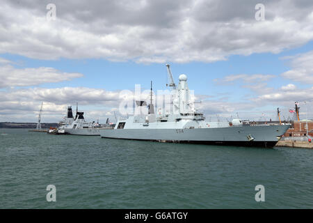 Portsmouth Habour Stock. Eine allgemeine Ansicht von HMS Diamond in Portsmouth Stockfoto