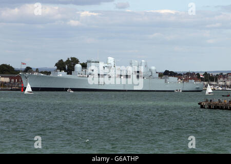 Portsmouth Habour Stock. Eine allgemeine Ansicht der Marineschiffe in Portsmouth Stockfoto