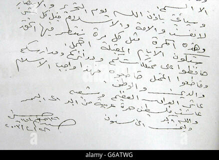 Eine Kopie eines handschriftlichen Briefes, der angeblich von Saddam Hussein unterzeichnet wurde und das irakische Volk zum Widerstand gegen Koalitionsstreitkräfte auffordert, wurde von einer arabischen Zeitung in London empfangen, so Abdel Bari Atwan, Herausgeber von Al-Quds Al-Arabi, *..Said der Brief wurde vom April 28 datiert und per Fax empfangen.Er bezieht sich auf Verrat, der zum Sieg der Koalition führte, und eine Warnung an das irakische Volk, dass die von den USA eingesetzten Führer gewonnen haben, um ihnen Freiheit zu bringen", sagte er. Die Zeitung veröffentlichte eine Erklärung einer Gruppe namens Iraqi Resistance and Liberation, die sagte, Saddam würde eine Erklärung gegenüber den Irakern abgeben Stockfoto