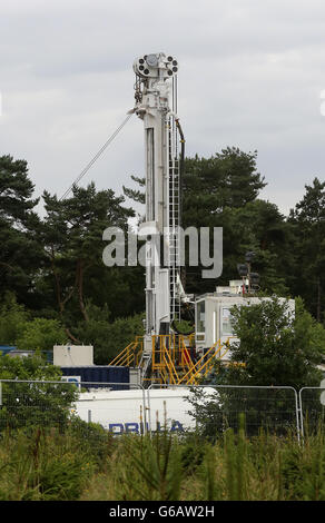 Eine allgemeine Ansicht des Testbohrstandortes Cuadrilla in Balcombe, West Sussex, da Anti-Fracking-Aktivisten vor einem geplanten Wochenendlager am Tatort bleiben. Stockfoto