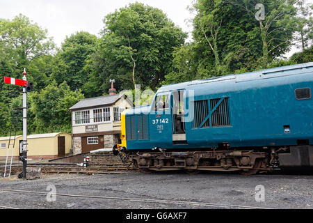 Vintage elektrische Englischunterricht 37 Eisenbahn Motor 12CSVT bei Bodmin & Wenford Railway Stockfoto