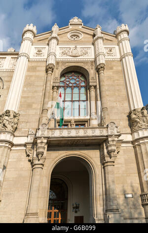 Vigado Concert Hall Fassade an der Donau-Promenade, entworfen von Architekt Frigyes Feszl (1821-1884) in Budapest, Ungarn. Stockfoto