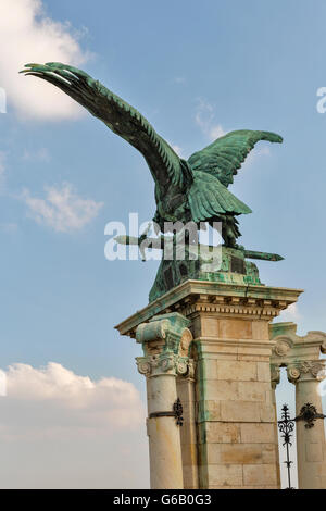 Turul Adler in der Nähe von Buda königlichen Palast Eingangstor in Budapest, Ungarn Stockfoto