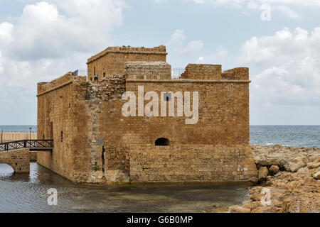 Mittelalterliche Festung im Hafen von Paphos auf Zypern Stockfoto