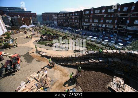 Ein allgemeiner Blick auf den Granby Park in der Dominick Street, Dublin, der für den nächsten Monat von einem leeren Platz in ein Ort der Kreativität in einigen Wochen durch das Arts Collective Emporstart verwandelt wurde. Stockfoto