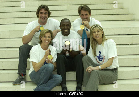 (Von links nach rechts) die Olympiasieger Sally Gunnell, Jason Queally, Linford Christie, Ben Ainslie & Sharron Davies starten als Camelot ihre Strategie, 750 Millionen für die britische Olympiabewerbe zu sammeln, im British Museum, Great Russell Street. * unter den vorgeschlagenen Spielen ist eine wöchentliche Verlosung mit 30,000 Preisen, von 20 bis 200,000, und eine zweimal jährlich stattfindende olympische Mega-Verlosung mit über 27 Millionen an Preisen, plus 25,000 andere Anreize wie olympische Urlaubspakete. Camelot sagte, es sei bereit, das erste der Spiele Anfang nächsten Jahres zu starten, obwohl die endgültige Entscheidung bleiben wird Stockfoto