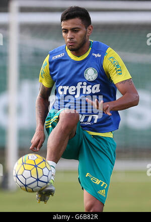 SAO PAULO, Brasilien - 23.06.2016: TRAINING der Bäume - der Spieler Cleiton Xavier, der SE Palmeiras, während des Trainings, die Fußballakademie in Barra Funda. (Foto: Cesar Greco / FotoArena) Stockfoto