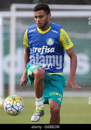 SAO PAULO, Brasilien - 23.06.2016: TRAINING der Bäume - der Spieler Cleiton Xavier, der SE Palmeiras, während des Trainings, die Fußballakademie in Barra Funda. (Foto: Cesar Greco / FotoArena) Stockfoto