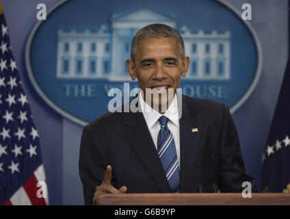 Washington DC, USA. 23. Juni 2016. US-Präsident Barack Obama liefert Hinweise auf die US-Supreme Court Entscheidung über die Einwanderung in die Presse-Briefing-Room des weißen Hauses in Washington, DC, USA, 23 Juni 2016.Credit: Molly Riley/Pool über CNP Credit: Molly Riley/CNP/ZUMA Draht/Alamy Live News Stockfoto