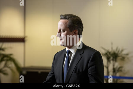 Der britische Premierminister David Cameron hält Pressekonferenz am Ende der EU-Gipfel in Brüssel am 21.03.2014 zuvor am selben Tag Teile eines symbolträchtigen Deals auf politische Annäherung an die Europäische Union in Brüssel, als der russische Präsident Vladimir Putin unterzeichnet einen Vertrag abschließen der juristische Annexion der Krim hatten der Ukraine interim Premierminister Arseniy Yatsenyuk und Staats-und Regierungschefs unterzeichnet. Das Abkommen soll die Ukraine politische und wirtschaftliche Reformen unterstützt aber auch für 25. Mai 2014 geplante Parlamentswahlen zu fördern.   von Wiktor Dabko Stockfoto