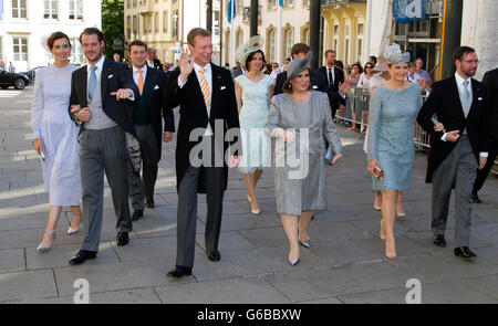 Luxemburg, 23.06.2016 Großherzog Henri und Großherzogin Maria-Teresa Großherzog Guillaume und Großherzogin Stephanie Prince Louis und Prinzessin Tessy, Prinz Félix und Prinzessin Claire, Prinzessin Alexandra und Prinz Sebastian Te Deum in der Kathedrale Notre-Dame de Luxembourg Mitglieder der großherzoglichen Familie besuchen die Feierlichkeiten zum Nationalfeiertag. RPE/Albert Ph.van der Werf/Niederlande, - kein Draht-SERVICE- Stockfoto