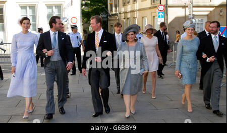 Luxemburg, 23.06.2016 Großherzog Henri und Großherzogin Maria-Teresa Großherzog Guillaume und Großherzogin Stephanie Prince Louis und Prinzessin Tessy, Prinz Félix und Prinzessin Claire, Prinzessin Alexandra und Prinz Sebastian Te Deum in der Kathedrale Notre-Dame de Luxembourg Mitglieder der großherzoglichen Familie besuchen die Feierlichkeiten zum Nationalfeiertag. RPE/Albert Ph.van der Werf/Niederlande, - kein Draht-SERVICE- Stockfoto