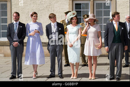 Luxemburg, 23.06.2016 Großherzog Guillaume und Großherzogin Stephanie Prince Louis und Prinzessin Tessy, Prinz Félix und Prinzessin Claire, Prinzessin Alexandra und Prinz Sebastian Te Deum in der Kathedrale Notre-Dame de Luxembourg Mitglieder der großherzoglichen Familie besuchen die Zeremonien der Nationalfeiertag. RPE/Albert Ph.van der Werf/Niederlande, - kein Draht-SERVICE- Stockfoto