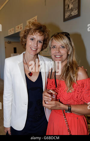 Cap d'Agde, Frankreich. 23. Juni 2016 Anne Richard und eine Schauspielerin nehmen an der 13Th Herault of Cine und TV Festival Cap of Agde in Agde Teil Stockfoto