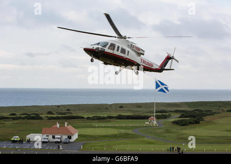 Republik Präsidentschaftskandidaten Donald Trump kommt per Hubschrauber, mit seinen Familienmitgliedern, auf seine Turnberry Golf Course in Turnberry, Schottland, am 24. Juni 2016. Stockfoto