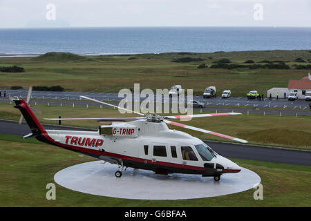 Republik Präsidentschaftskandidaten Donald Trump kommt per Hubschrauber, mit seinen Familienmitgliedern, auf seine Turnberry Golf Course in Turnberry, Schottland, am 24. Juni 2016. Stockfoto
