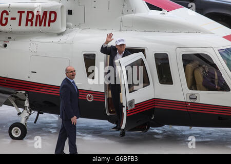 Republik Präsidentschaftskandidaten Donald Trump kommt per Hubschrauber, mit seinen Familienmitgliedern, auf seine Turnberry Golf Course in Turnberry, Schottland, am 24. Juni 2016. Stockfoto