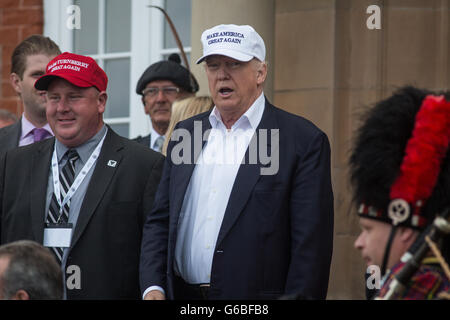 Republik Präsidentschaftskandidaten Donald Trump kommt per Hubschrauber, mit seinen Familienmitgliedern, auf seine Turnberry Golf Course in Turnberry, Schottland, am 24. Juni 2016. Stockfoto