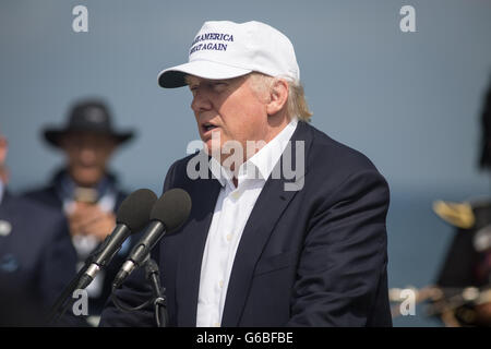 Republik-Präsidentschaftskandidaten Donald Trump hält eine Pressekonferenz am 9. Loch Abschlag, mit seinen Familienmitgliedern Don, Eric und Ivanka, auf seinen Trumpf Turnberry Golf Course, in Turnberry, Schottland, am 24. Juni 2016. Stockfoto