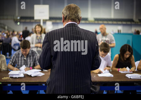 Glasgow, Vereinigtes Königreich. 23. Juni 2016. Die Wahlurnen, enthält die Stimmen kommen in die Emirate-Arena, um die abgegebene Stimmen als Abstimmung erfolgt auf das Vereinigte Königreich Referendum zur EU-Mitgliedschaft, in Glasgow, Schottland, am 23. Juni 2016 beginnen. Bildnachweis: Jeremy Sutton-Hibbert/Alamy Live-Nachrichten Stockfoto