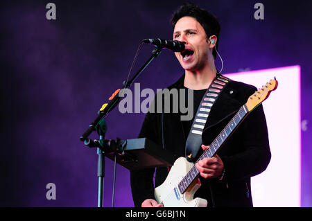 Belfast, Nordirland, Vereinigtes Königreich. 29. Juni 2016. Gitarrist Adam Zindani der walisische Rockband Stereophonics, Belsonic Music Festival Credit: Stephen Barnes/Alamy Live News Stockfoto