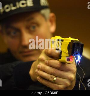 Der Taser Elektroschocker Demonstration Stockfoto