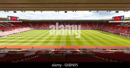 Ein allgemeiner Blick auf das Innere des St Mary's Stadions, Southampton. DRÜCKEN Sie VERBANDSFOTO. Bilddatum: Samstag, 10. August 2013. Siehe PA Geschichte FUSSBALL Southampton. Bildnachweis sollte lauten: Chris Ison/PA Wire Stockfoto