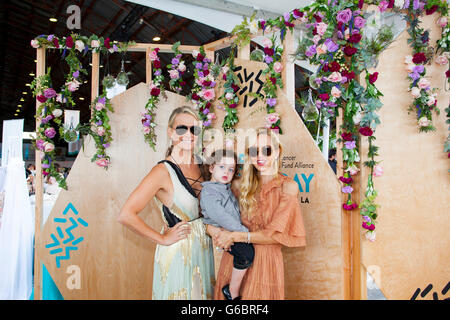 SANTA MONICA, CA - Juni 11: Molly Sims und Rachel Zoe besuchen Ovarian Cancer Research Fund Alliance 3. jährliche Super Samstag Stockfoto