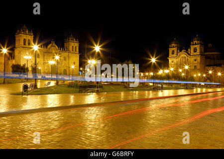 Catedral Basilica de la Virgen de la Asunción (links), und La Compania de Jesus Kirche, Plaza de Armas, Cusco, Peru Stockfoto