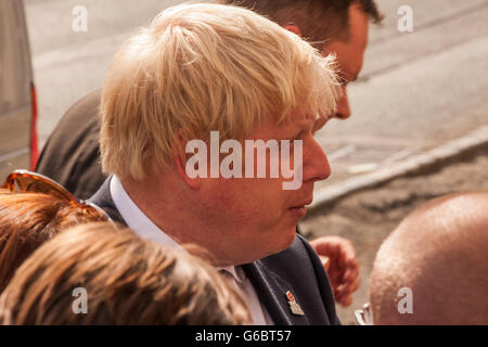 Boris Johnson interviewt George Hotel, Piercebridge, Darlington auf seiner Wahlkampftour "Leave", 22. Juni 2016 Stockfoto