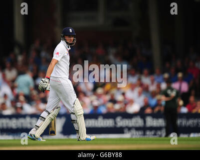 Englands Joe Root verlässt das Feld am dritten Tag des fünften Investec Ashes Test-Spiels im Kia Oval, London. Stockfoto