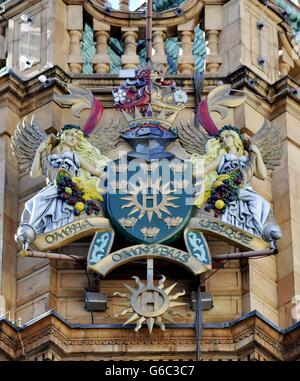 Harrods - Lager. Eine allgemeine Ansicht des Kamms an der Außenseite des Kaufhauses Harrods in Knightsbridge, im Zentrum von London. Stockfoto