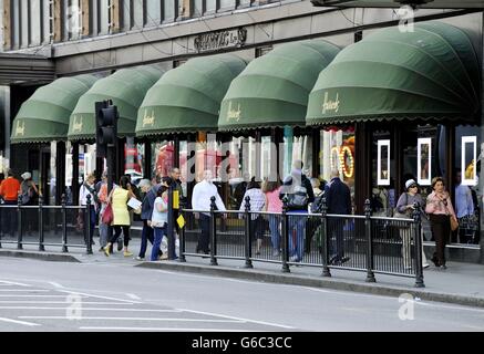 Harrods - Lager. Eine allgemeine Ansicht des Kaufhauses Harrods in Knightsbridge, im Zentrum von London. Stockfoto