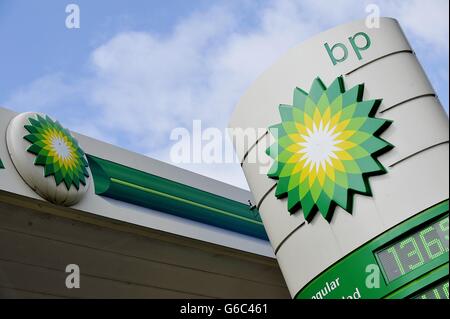 Benzinlager. Ein Blick auf ein BP-Tankstellenschild in Chelmsford, Essex. Stockfoto