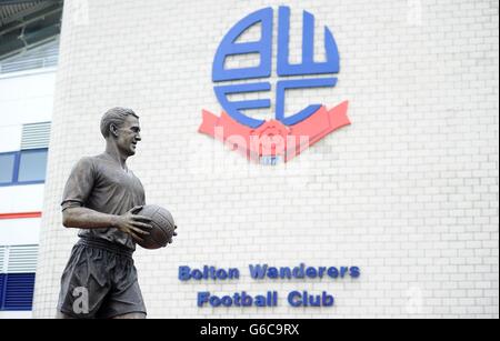 Die neue Nat Lofthouse Statue vor dem Reebok Stadium, Bolton. Stockfoto