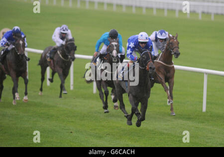 Jockey Pat Smullen reitet Vallado zum Sieg in der Tattersalls Ireland Super Auction Sale Stakes während des Galileo Futurity Stakes Day auf der Curragh Racecourse, Co Kildare, Irland. Stockfoto