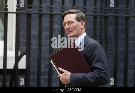 Generalstaatsanwalt Dominic Grieve QC kommt in der Downing Street 10 im Zentrum von London an. Stockfoto