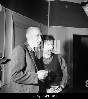 Fernsehen - BBC - Doctor Who - William Hartnell. Schauspieler William Hartnell im Bild mit der Schauspielerin Carole Ann Ford, die Doctor Who's ursprünglichen Begleiter spielte. Stockfoto