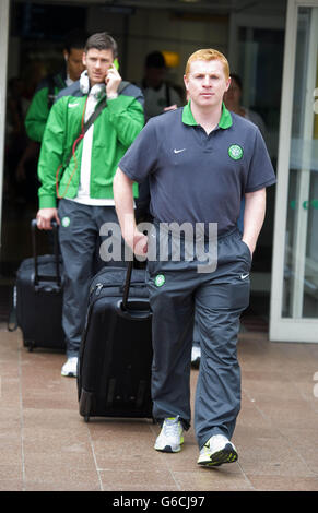 Soccer - Celtic kommen am Flughafen Glasgow an. Der Manager von Celtic, Neil Lennon, kommt am Flughafen Glasgow an. Stockfoto