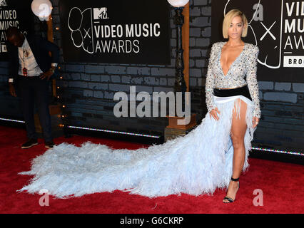 MTV Video Music Awards 2013 - Ankunft - New York. Rita Ora bei den MTV Video Music Awards 2013 im Barclay Center, Brooklyn, New York. Stockfoto