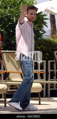 Ewan McGregor posiert für die Medien während einer Fotoaufnahme im Martinez Hotel in Cannes, um für seinen neuesten Film 'Young Adam' zu werben. Stockfoto