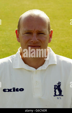 Neil Smith - Warwickshire Cricket. Neil Smith - Warwickshire County Cricket Club 2003 Saison-Fotocall in Edgbaston, Birmingham. Stockfoto