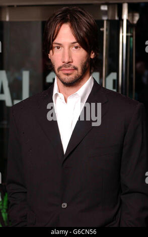 Der amerikanische Schauspieler Keanu Reeves kommt zur britischen Premiere von Matrix Reloaded im Odeon-Kino am Leicester Square in London. Stockfoto