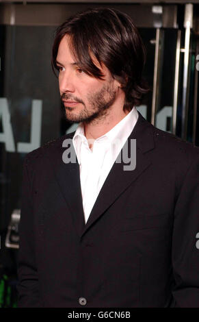 Der amerikanische Schauspieler Keanu Reeves kommt zur britischen Premiere von Matrix Reloaded im Odeon-Kino am Leicester Square in London. Stockfoto