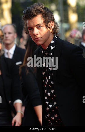 Harry Styles of One Direction Teilnahme an der Weltpremiere von One Direction: Das sind wir, am Empire Leicester Square im Zentrum von London. Stockfoto