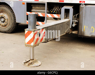 LKW-Ausleger Beine verlängert zu stabilisieren. Stockfoto